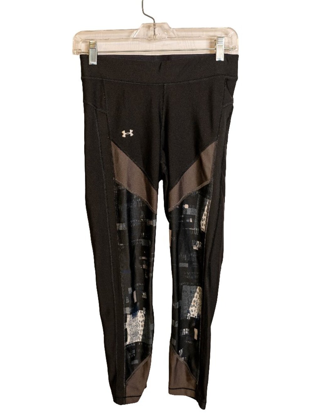 Under Armour Black and Gray Athletic Legging Capris - Medium